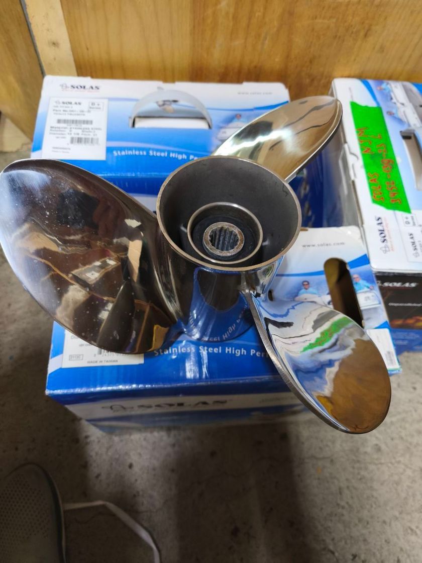 Купить Винты гребные 3x13.9x23R+L комплект, Solas, б/у 3451-139-23_3452-139-23 7ft.ru в интернет магазине Семь Футов