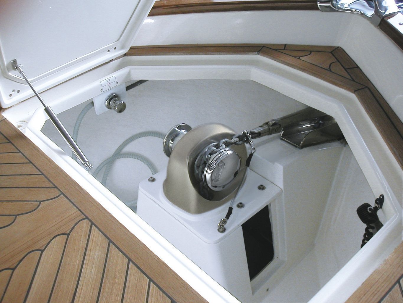 Купить Лебедка якорная Quick Eagle E1 312, 12 В, цепь 6мм (уценена) FSE003120006A00_utsenka 7ft.ru в интернет магазине Семь Футов