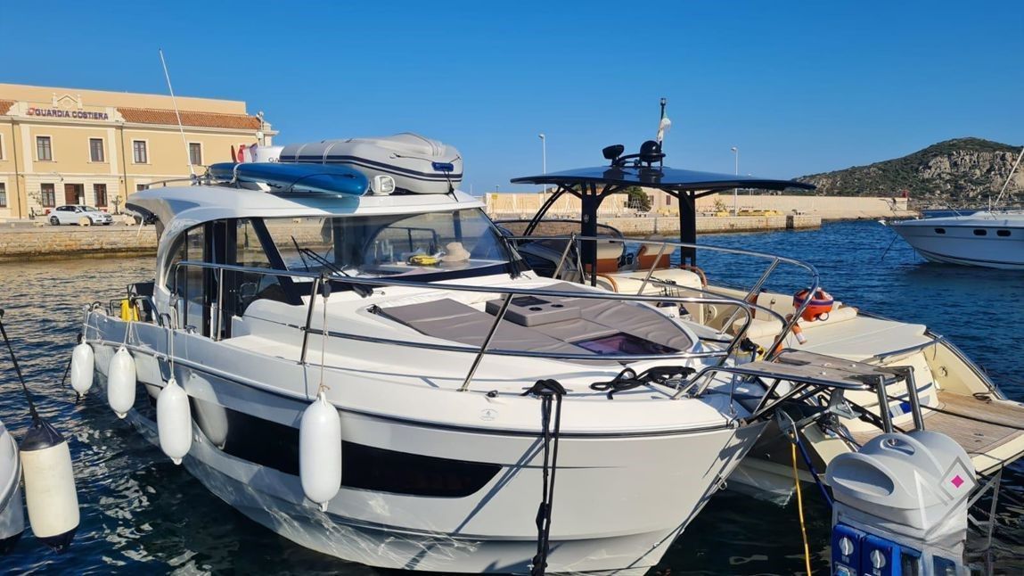 Купить Катер Beneteau Antares 11 с Suzuki 2хDF300BTXX KITBA004 7ft.ru в интернет магазине Семь Футов
