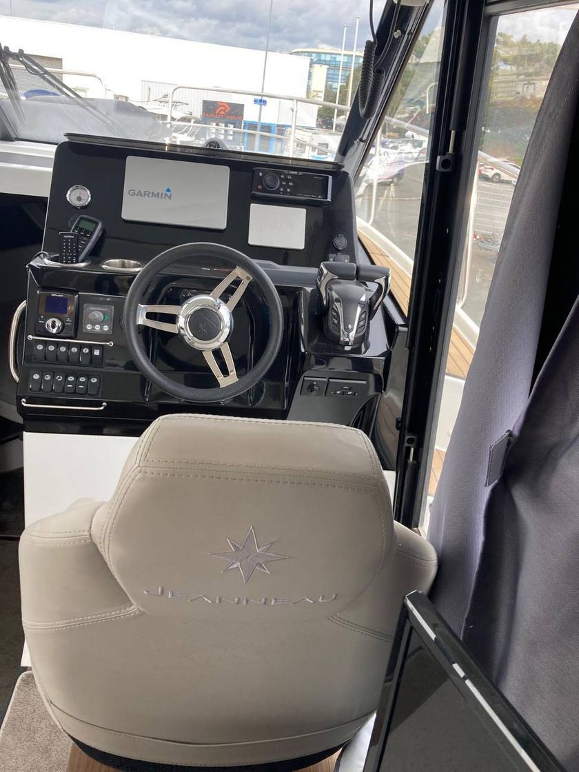 Купить Катер Jeanneau Merry Fisher 1095 FLY с моторами 300 л.с. KITMF10 7ft.ru в интернет магазине Семь Футов