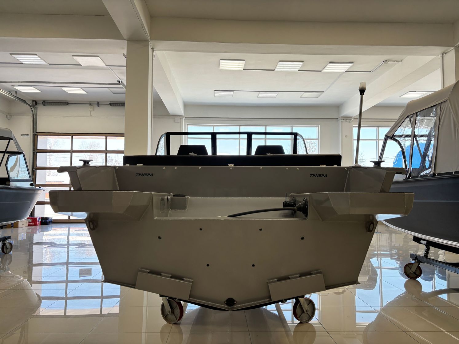 Купить Моторная лодка, Триера 460 BR_new, серый с Suzuki DF50ATL KITTR37 7ft.ru в интернет магазине Семь Футов