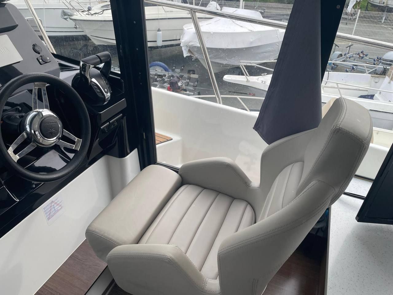 Купить Катер Jeanneau Merry Fisher 1095 FLY с моторами 300 л.с. KITMF10 7ft.ru в интернет магазине Семь Футов