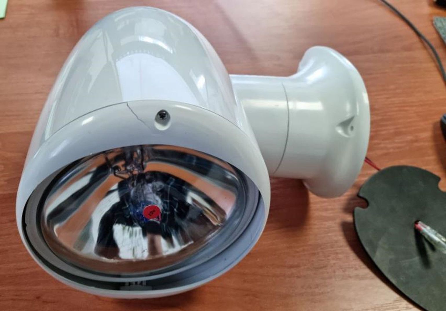 Купить Прожектор галогеновый с дистанционным управлением, 12 В уценённый Matromarine 7000101212_utsenka 7ft.ru в интернет магазине Семь Футов