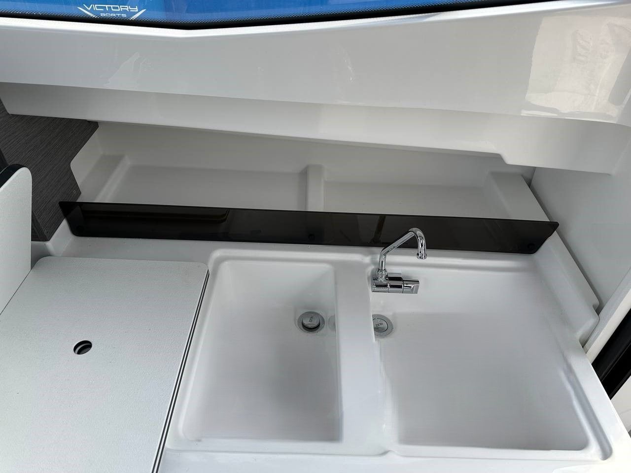 Купить Катер Феникс 700 Cabin белый с мотором Suzuki DF200APX KITPH55 7ft.ru в интернет магазине Семь Футов