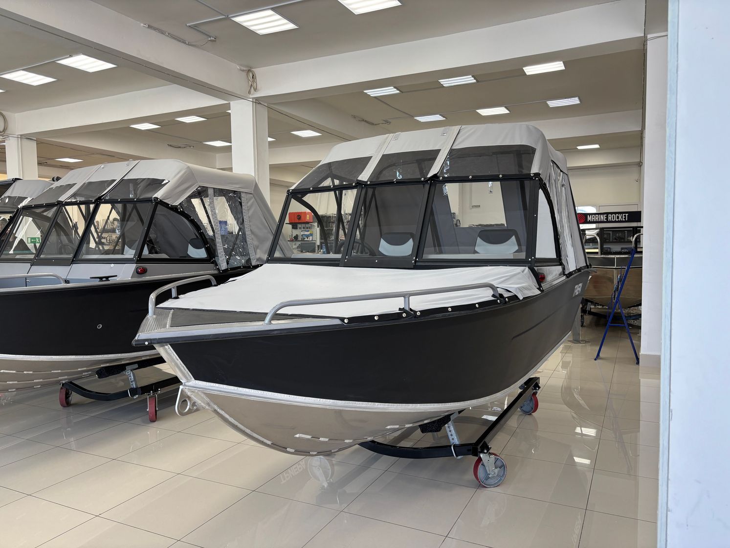 Купить Моторная лодка, Триера 460 BR_new, серый с Suzuki DF50ATL KITTR37 7ft.ru в интернет магазине Семь Футов