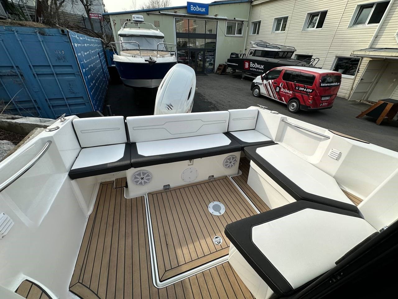 Купить Катер Феникс 700 Cabin белый с мотором Suzuki DF200APX KITPH55 7ft.ru в интернет магазине Семь Футов