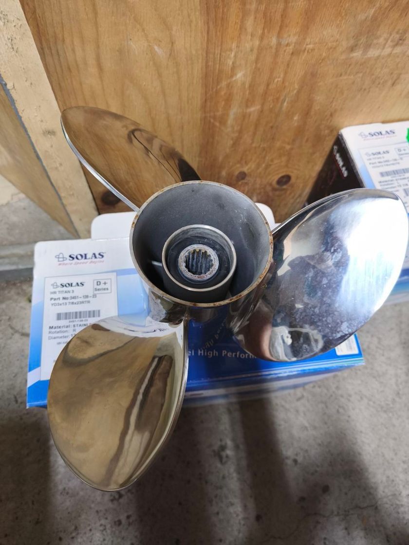 Купить Винты гребные 3x13.9x23R+L комплект, Solas, б/у 3451-139-23_3452-139-23 7ft.ru в интернет магазине Семь Футов