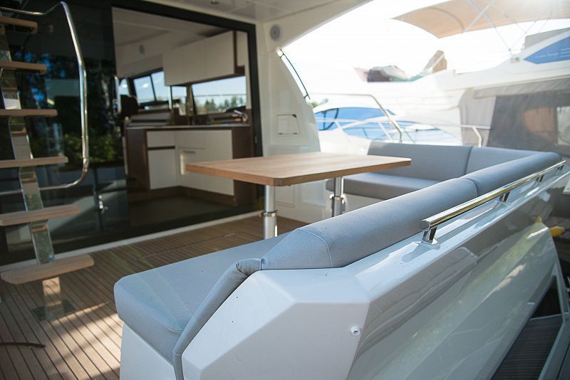 Купить Катер Prestige 460 с моторами 2х440 KITPR2 7ft.ru в интернет магазине Семь Футов