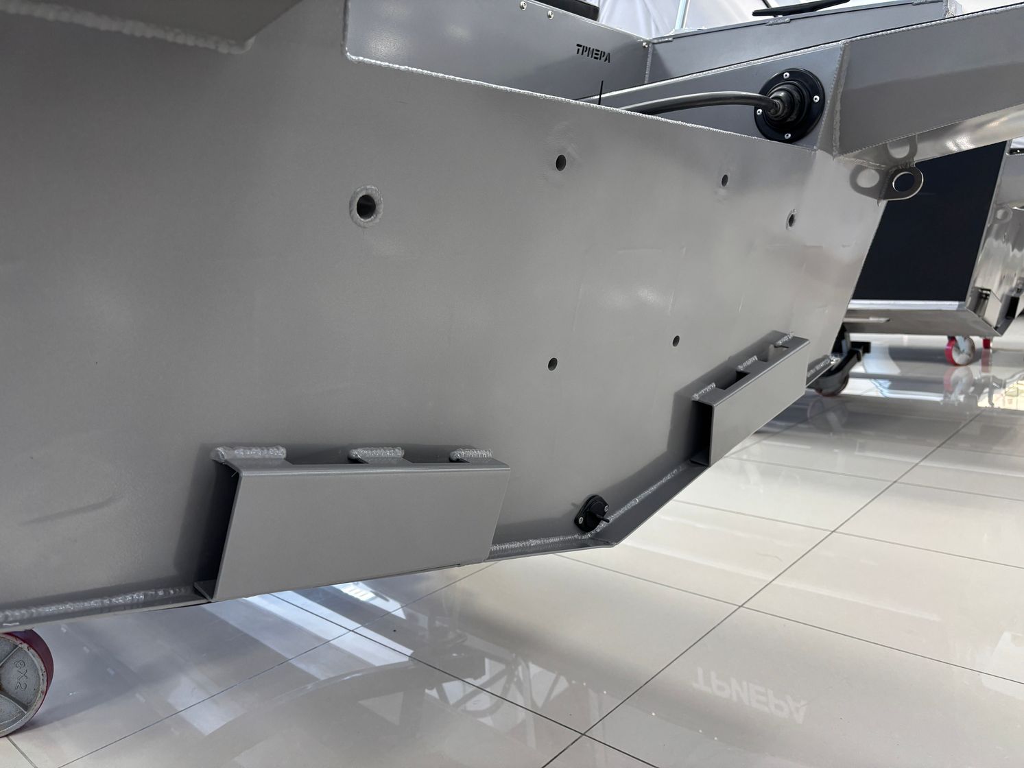 Купить Моторная лодка, Триера 460 BR_new, серый с Suzuki DF50ATL KITTR37 7ft.ru в интернет магазине Семь Футов