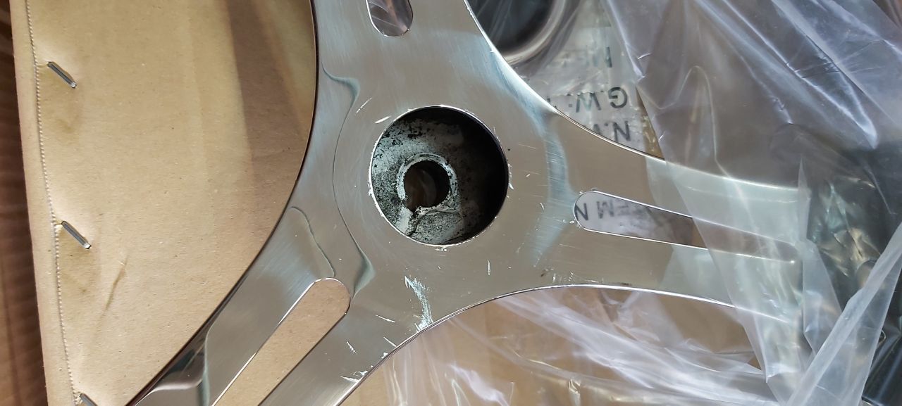 Купить Рулевое колесо Osculati, диаметр 350 мм, цвет черный, уцененное 45.151.01 utsenka 7ft.ru в интернет магазине Семь Футов