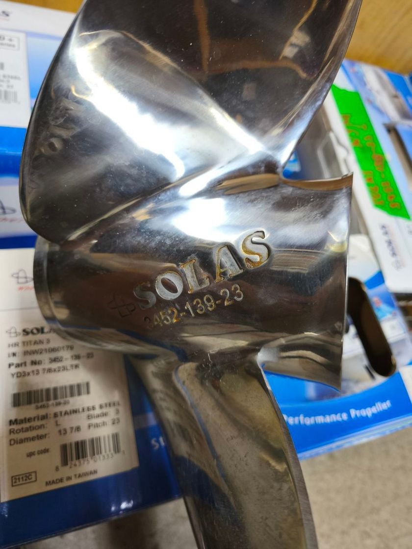 Купить Винты гребные 3x13.9x23R+L комплект, Solas, б/у 3451-139-23_3452-139-23 7ft.ru в интернет магазине Семь Футов