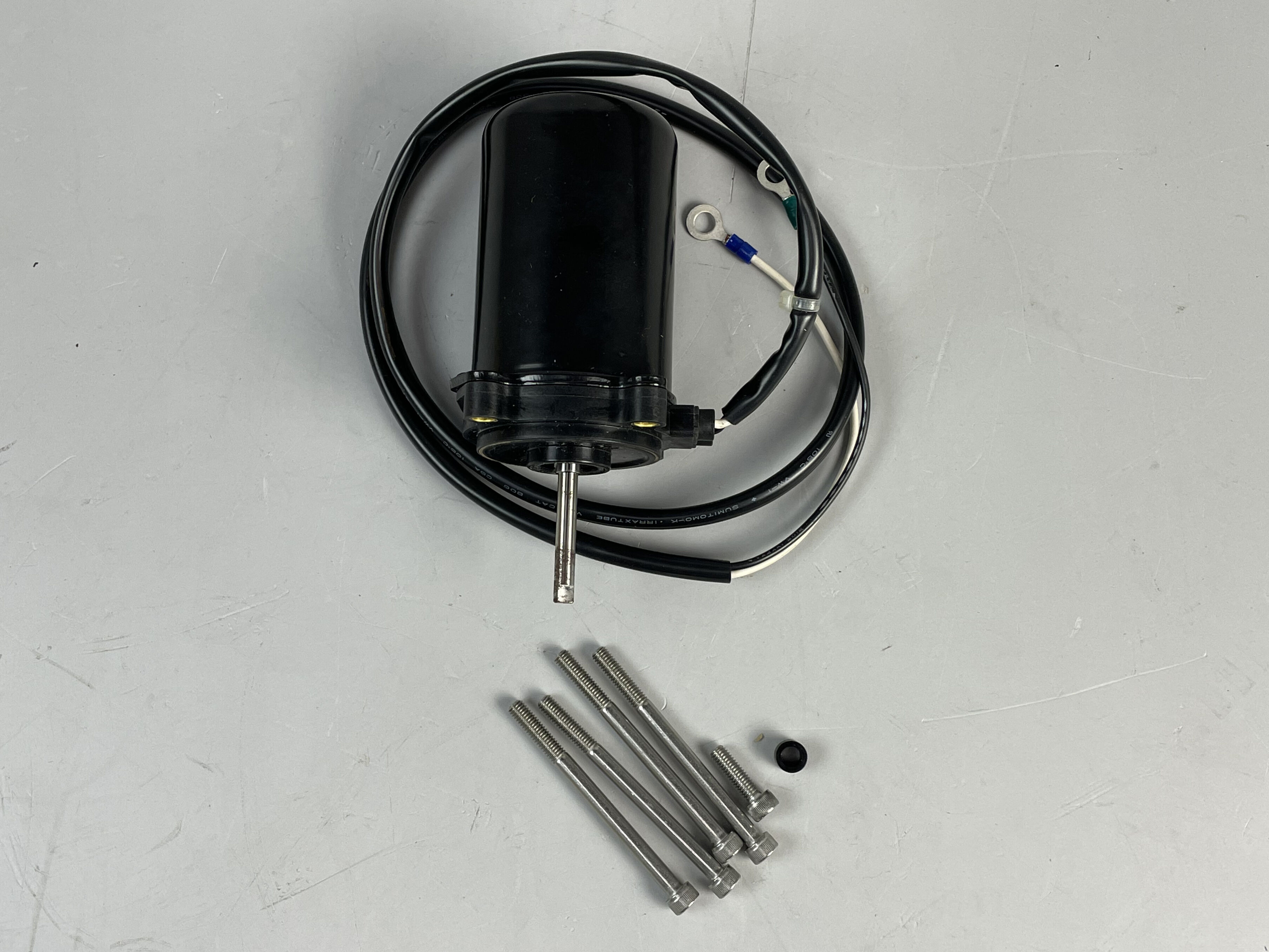 Купить Электромотор гидроподъемника Yamaha 40/50, уценённый 6H5438800900 utsenka 7ft.ru в интернет магазине Семь Футов