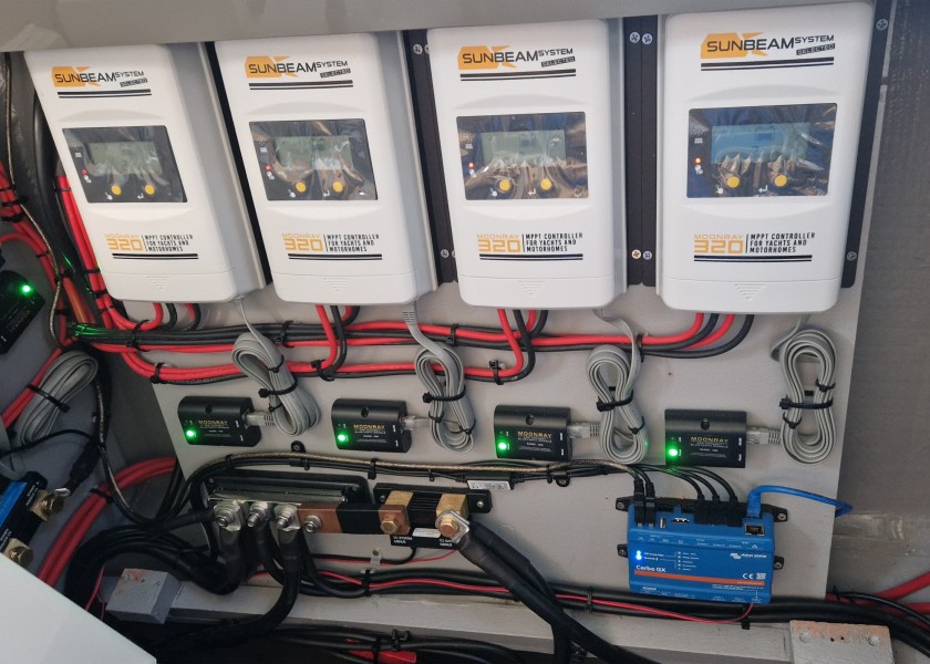 Купить SUNBEAM MoonRay 320 MPPT Solar Charge Controller / 320W@12V max. PV power 31098-bvs 7ft.ru в интернет магазине Семь Футов