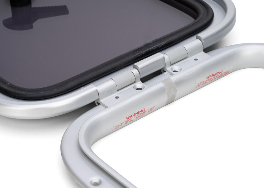 Купить Люк палубный низкопрофильный Lewmar Low Profile 39910030 размер 10 330x330x25мм вырез 260x260мм с самоподдерживающейся крышкой 7ft.ru в интернет магазине Семь Футов