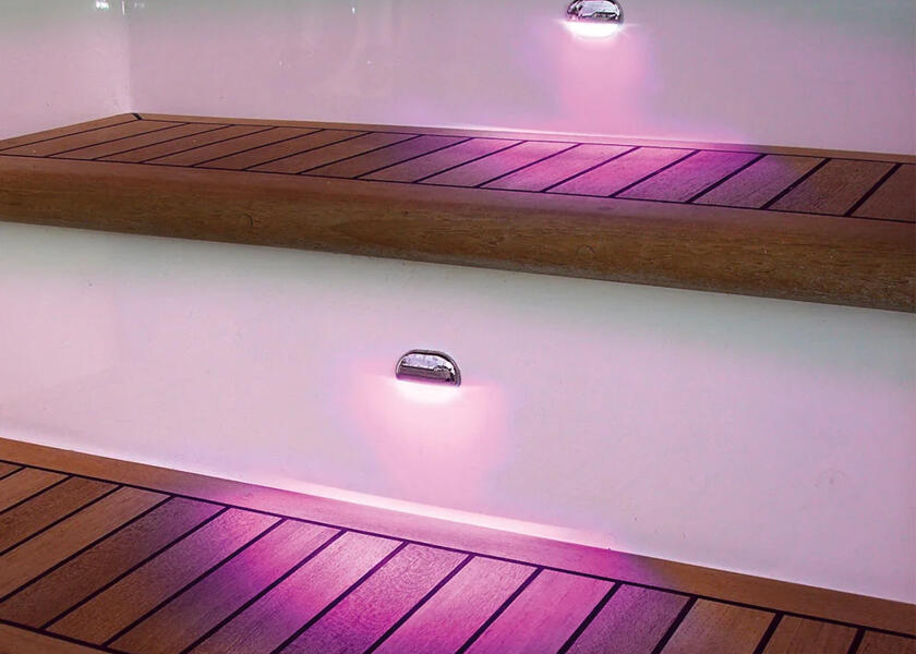 Купить HELLA MARINE APELO RGB Courtesy Light / chrome 33781-bvs 7ft.ru в интернет магазине Семь Футов