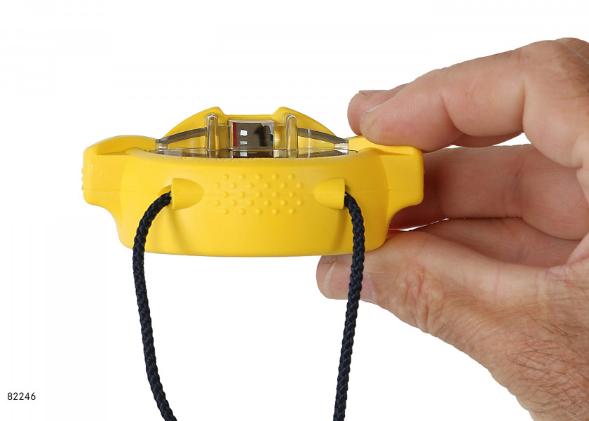 Купить Компас-пеленгатор ручной Plastimo Iris 50 63871 83х33мм жёлтый с подсветкой 7ft.ru в интернет магазине Семь Футов