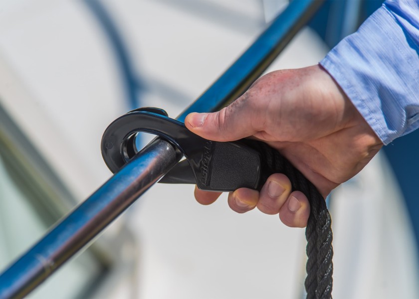 Купить FASTFENDER Fender Holder for 25 mm tube / white 24475-bvs 7ft.ru в интернет магазине Семь Футов