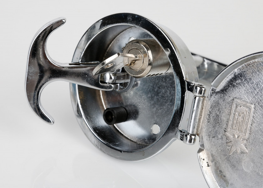 Купить Поворотная защелка заподлицо с крышкой и замком 43261-bvs 7ft.ru в интернет магазине Семь Футов