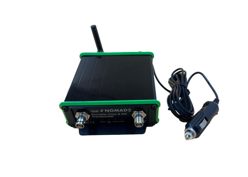 Купить DIGITAL YACHT ZDIGNMD2 Портативный транспондер NOMAD 2 SOTDMA AIS / мощность передачи 5 Вт / включая комбинированную антенну VHF и GPS для судов, купить спасательное снаряжение в интернет-магазине 7ft.ru в интернет магазине Семь Футов