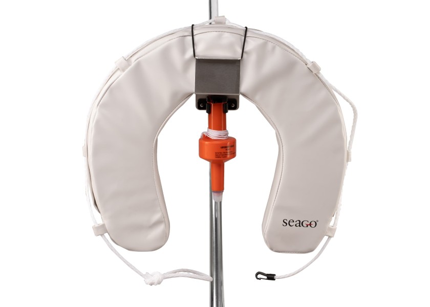 Купить SEAGO Horseshoe Lifebuoy / white / with bracket and SOLAS light 55927-bvs 7ft.ru в интернет магазине Семь Футов