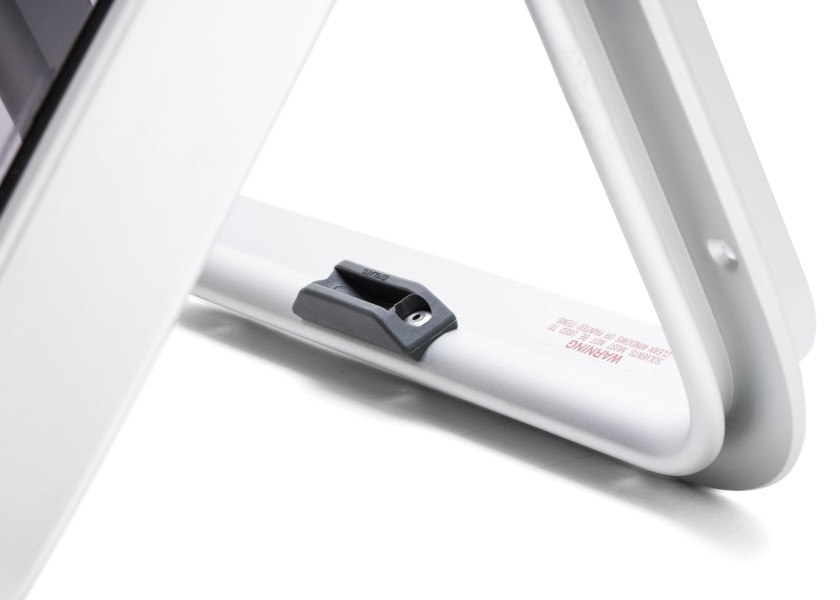 Купить Люк палубный водонепроницаемый Lewmar Ocean 39620070 266x411x39,5мм основание 25мм размер 20 7ft.ru в интернет магазине Семь Футов