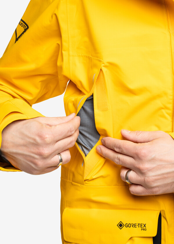 Купить MUSTO 82307_772-M Мужская куртка MPX GORE-TEX Pro Offshore 2.0 / золотой / Размер одежды: М 7ft.ru в интернет магазине Семь Футов