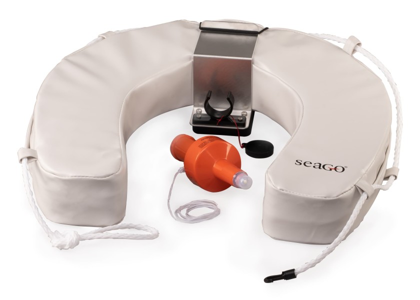 Купить SEAGO Horseshoe Lifebuoy / white / with bracket and SOLAS light 55927-bvs 7ft.ru в интернет магазине Семь Футов