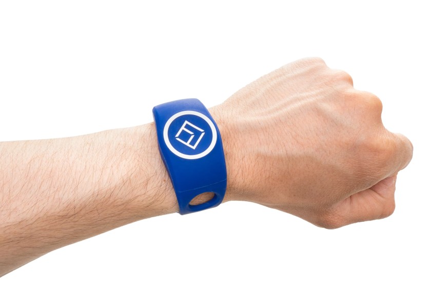 Купить Силиконовый браслет Fell Marine MOB+ xBAND 72.380.303 синий для передатчика xFOB 7ft.ru в интернет магазине Семь Футов