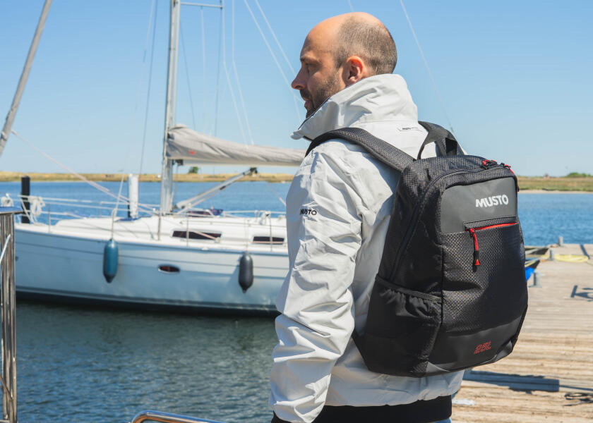 Купить MUSTO ESSENTIAL Backpack / 25 l / black 47509-bvs 7ft.ru в интернет магазине Семь Футов