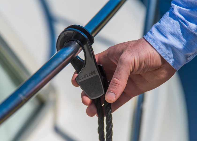 Купить FASTFENDER Fender Holder for 25 mm tube / white 24475-bvs 7ft.ru в интернет магазине Семь Футов