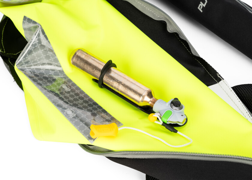 Купить Ручной надувной спасательный жилет Plastimo Pilot165 66785 165N 40кг из нейлона черный 7ft.ru в интернет магазине Семь Футов