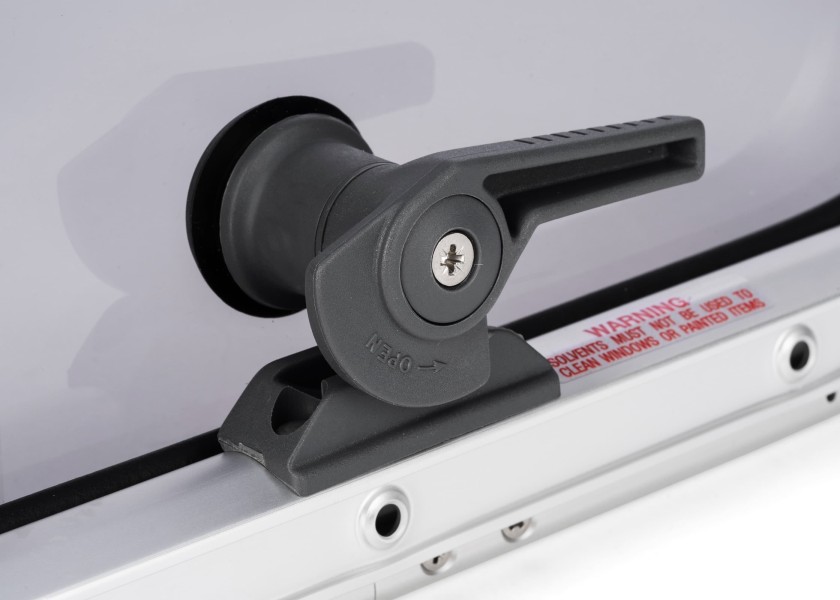 Купить Люк палубный низкопрофильный Lewmar Low Profile 39920030 размер 20 272x417x25мм вырез 202x347мм с самоподдерживающейся крышкой 7ft.ru в интернет магазине Семь Футов