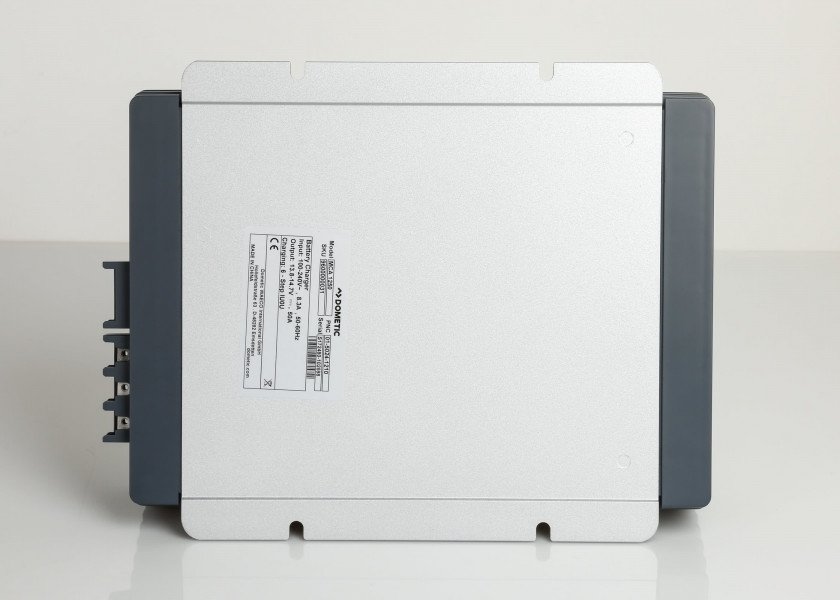 Купить Зарядное устройство IU0U Dometic PerfectCharge MCA 1250 9600000031 208.5 x 75 x 283 мм 50 A 12 В 7ft.ru в интернет магазине Семь Футов
