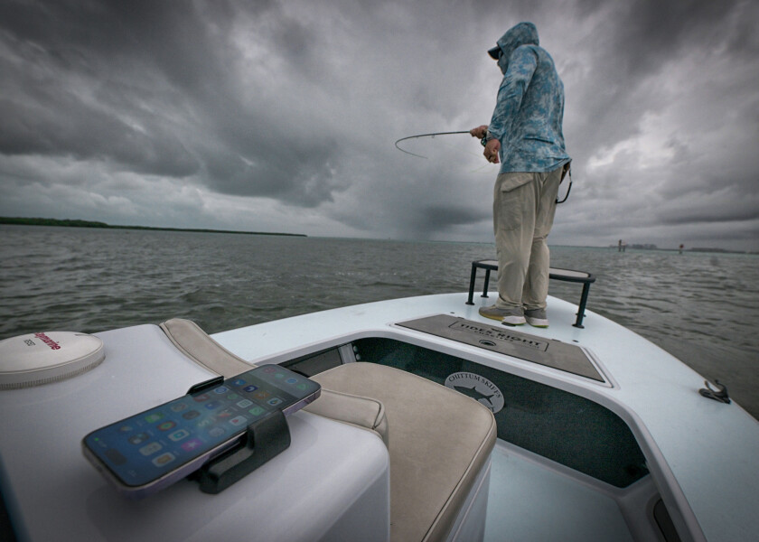 Купить Держатель с беспроводной зарядкой Scanstrut Nano SC-CW-11F 12/24В 10Вт IPX6 80x72мм для телефона черный 7ft.ru в интернет магазине Семь Футов