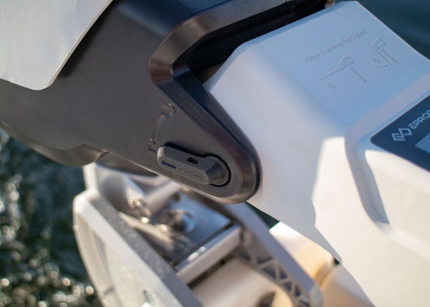 Купить EPROPULSION SPIRIT 1.0 EVO L Electric Outboard Motor / tiller / long shaft / with energy recovery + bag set 33796-bvs 7ft.ru в интернет магазине Семь Футов
