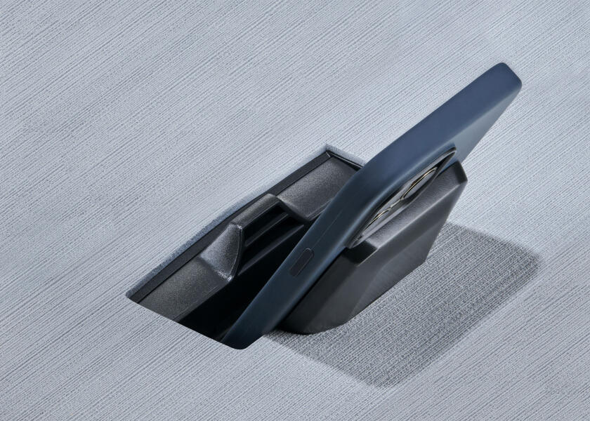 Купить Беспроводное зарядное устройство Scanstrut Aura SC-CW-12F 110x124мм 12/24В 10Вт IPX6 для телефона с магнитным креплением из черного пластика 7ft.ru в интернет магазине Семь Футов