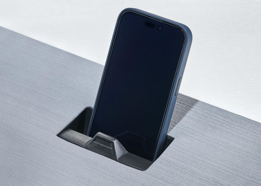Купить Беспроводное зарядное устройство Scanstrut Aura SC-CW-12F 110x124мм 12/24В 10Вт IPX6 для телефона с магнитным креплением из черного пластика 7ft.ru в интернет магазине Семь Футов