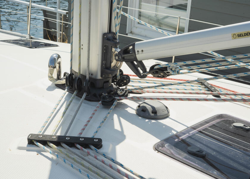 Купить Дефлектор с водонепроницаемой крышкой Lewmar Retro Fit 361041990 Ø170мм из серого армированного пластика для перегородок до 100мм 7ft.ru в интернет магазине Семь Футов