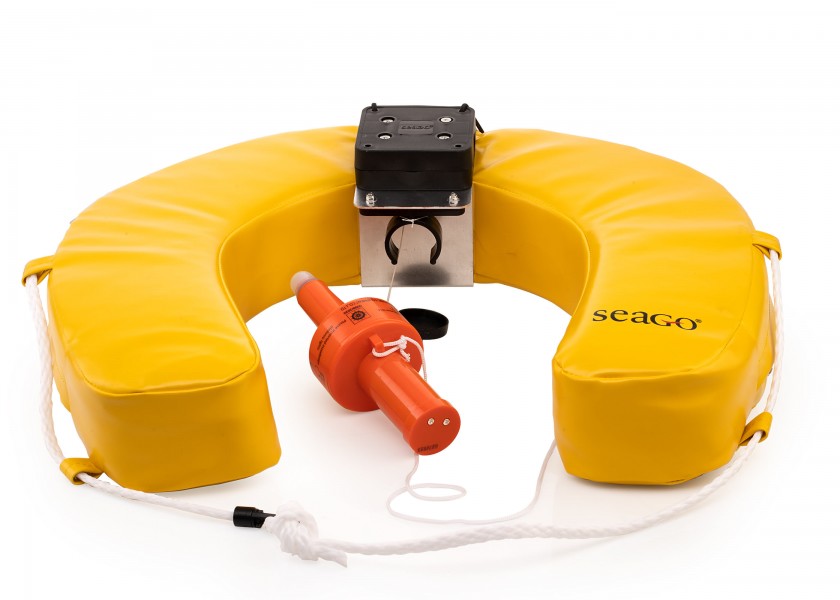 Купить SEAGO Horseshoe Lifebuoy / yellow / with bracket and SOLAS light 55928-bvs 7ft.ru в интернет магазине Семь Футов
