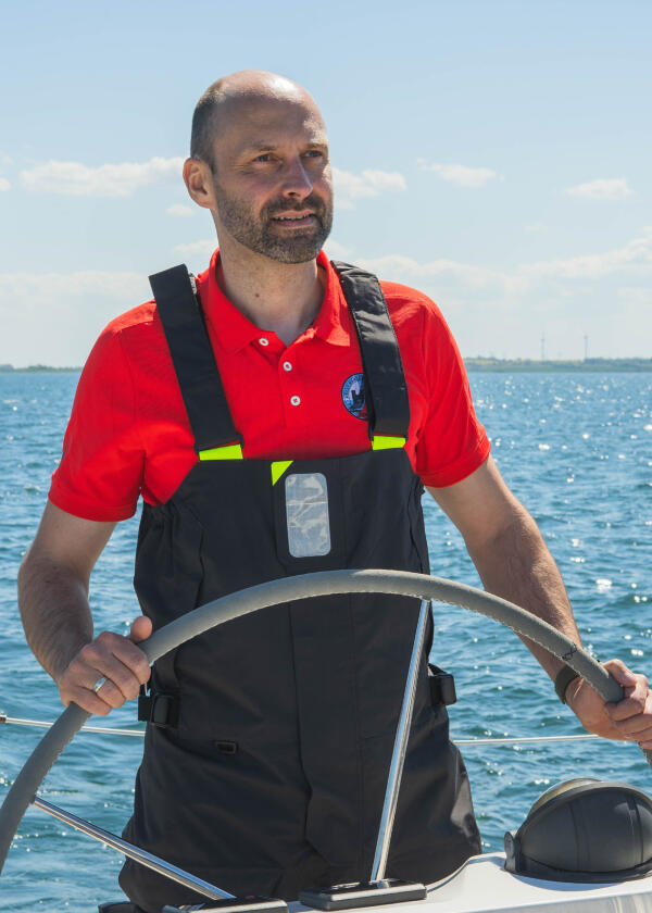 Купить HELLY HANSEN 34254_980-XL Мужской нагрудник SKAGEN OFFSHORE для парусного спорта / черное дерево / Размер одежды: XL 7ft.ru в интернет магазине Семь Футов