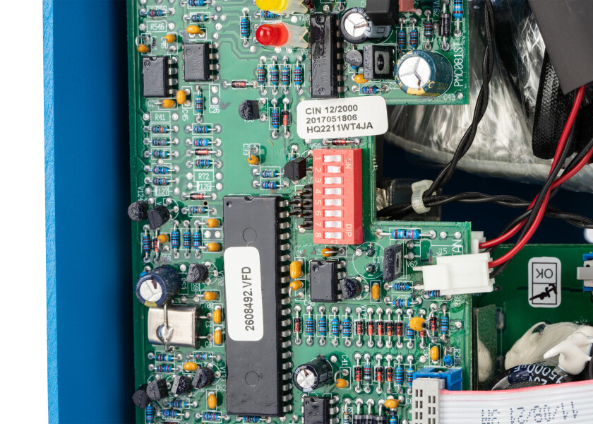 Купить Компактный инвертор Victron CIN122200000 Phoenix 7ft.ru в интернет магазине Семь Футов