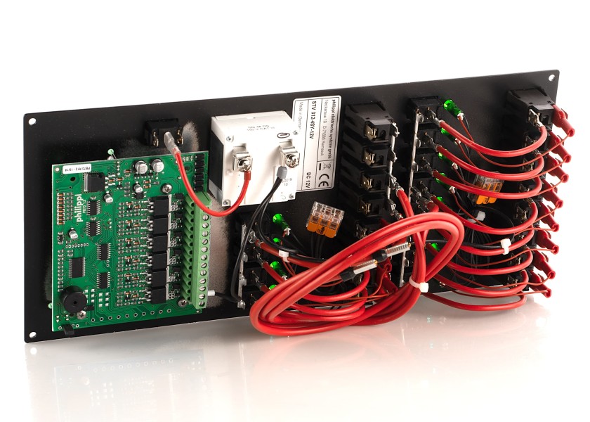 Купить PHILIPPI STV312/4 Sailing Yacht Power Distribution Panel / 12 V 33531-bvs 7ft.ru в интернет магазине Семь Футов