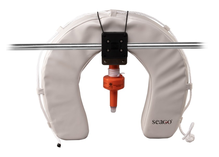 Купить SEAGO Horseshoe Lifebuoy / white / with bracket and SOLAS light 55927-bvs 7ft.ru в интернет магазине Семь Футов