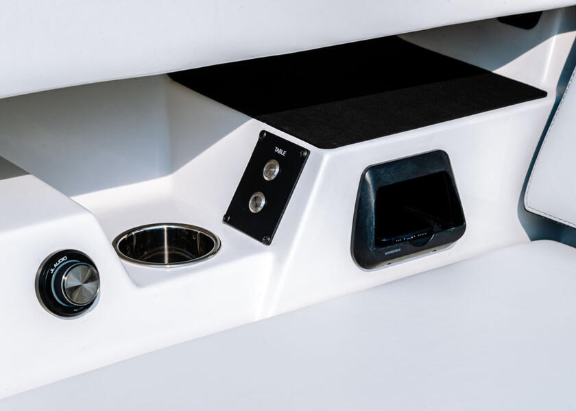Купить Scanstrut SC-CW-6GT Беспроводное зарядное устройство Nest6GT Rokk Black 7ft.ru в интернет магазине Семь Футов