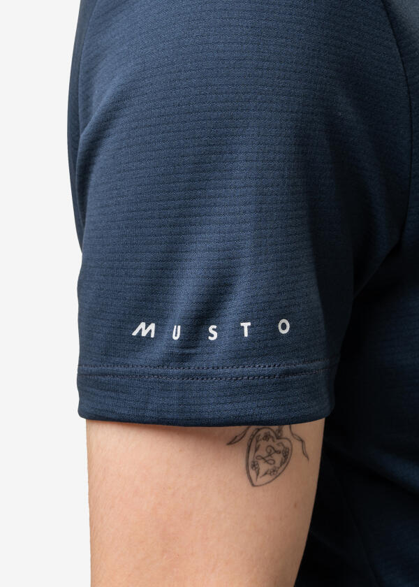 Купить MUSTO 82443_597-14 Женская рубашка-поло Evolution Crew SUNBLOCK / темно-синий / Размер одежды: 42 7ft.ru в интернет магазине Семь Футов