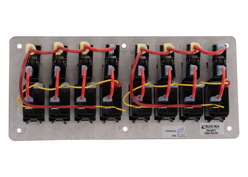 Купить Панель выключателей водонепроницаемая Blue Sea Contura 8371 12/24В 15/90А IP66 8 автоматов 238x108мм чёрная 7ft.ru в интернет магазине Семь Футов