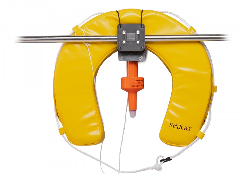Купить SEAGO Horseshoe Lifebuoy / yellow / with bracket and SOLAS light 55928-bvs 7ft.ru в интернет магазине Семь Футов