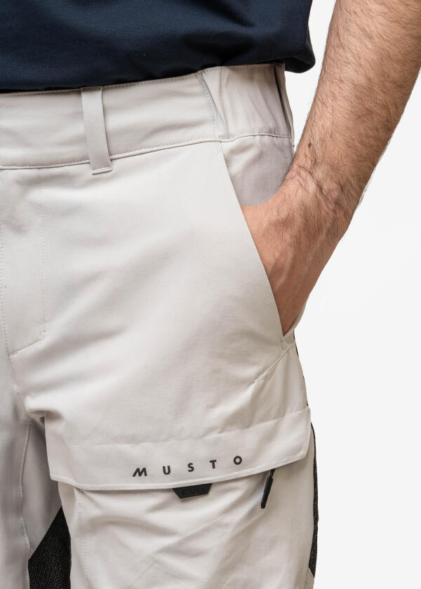 Купить MUSTO 82421_813-36 Мужские шорты стрейч Evolution Performance / платиновый / Размер одежды: 36 7ft.ru в интернет магазине Семь Футов