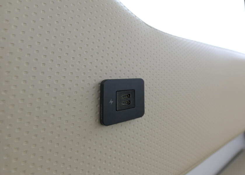 Купить Внутренняя розетка Scanstrut SC-TILE-20 10-32В 6А 36-60Вт 40x40мм для зарядки с двумя портами USB-C черная рамка 7ft.ru в интернет магазине Семь Футов