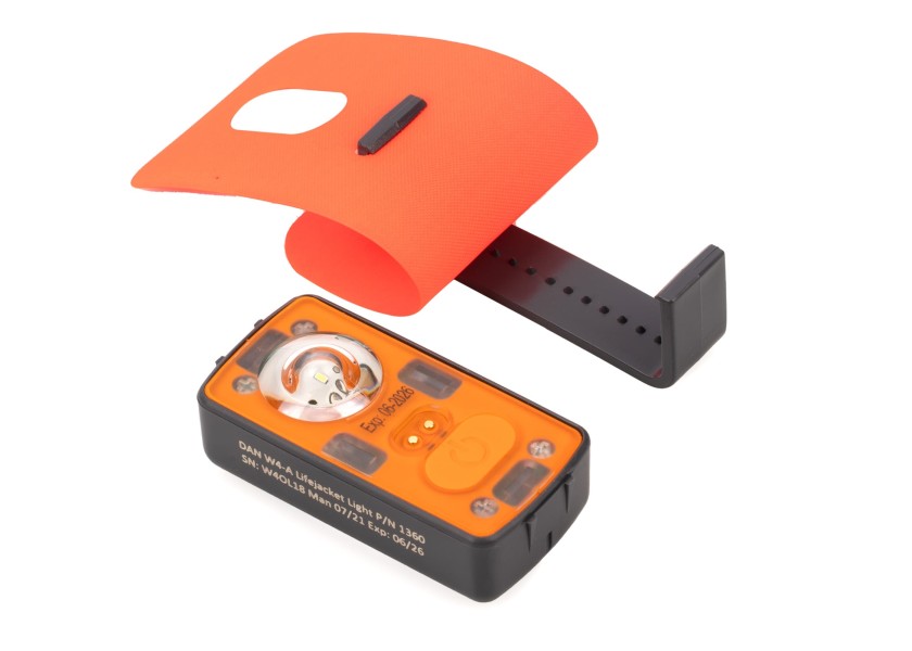 Купить KADEMATIC 3703 Аварийный свет 7ft.ru в интернет магазине Семь Футов